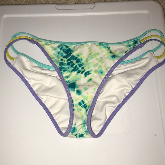 bikini - Picture 3 of 5